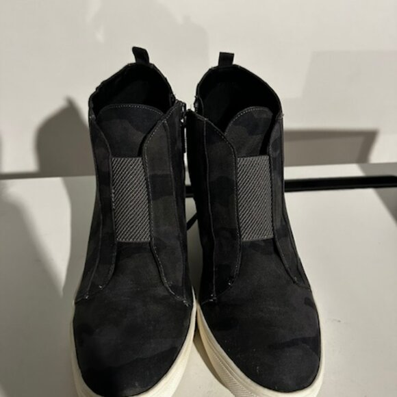 MIA Cristie Slip-On Wedge Booties | Black Camo Print | Size 8.5 - Picture 3 of 4